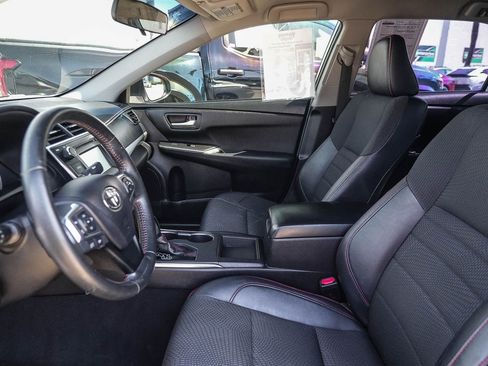 Used 2016 Toyota Camry SE FWD image 17