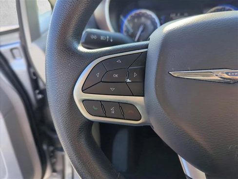 Used 2021 Chrysler Voyager Lxi image 14