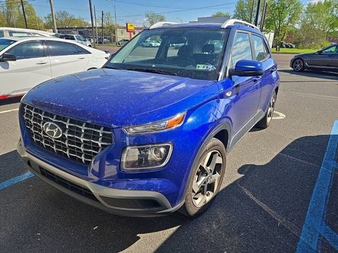 Certified 2023 Hyundai Venue Limited FWD image 2