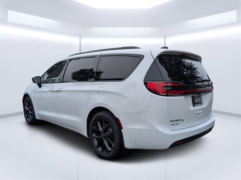 New 2026 Chrysler Pacifica Select w/ S Appearance Package image 5