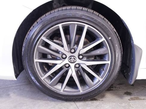 Used 2023 Toyota Camry XLE image 10