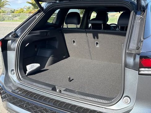 New 2026 Volkswagen Tiguan SE R-Line image 16