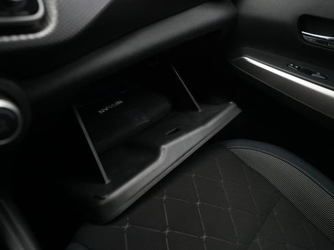 Used 2018 Nissan Kicks SV image 29