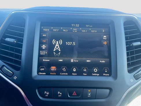 Used 2023 Jeep Cherokee Altitude Lux image 14