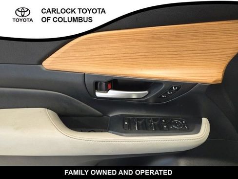 Used 2024 Toyota Grand Highlander AWD image 11