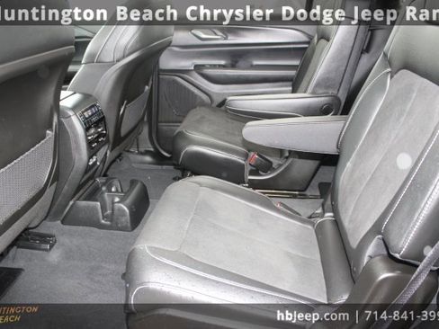 Used 2025 Jeep Grand Cherokee L Altitude image 38