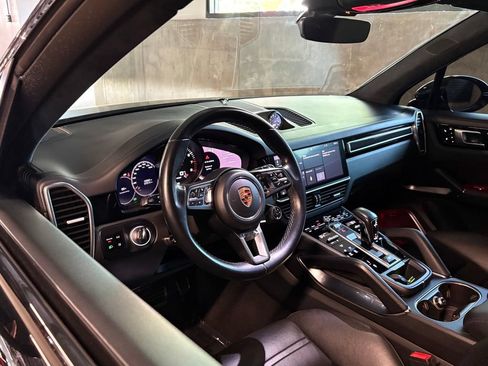 Used 2019 Porsche Cayenne Turbo AWD/4WD image 4