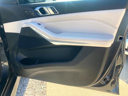 Used 2022 BMW X5 xDrive40i w/ M Sport Package image 18