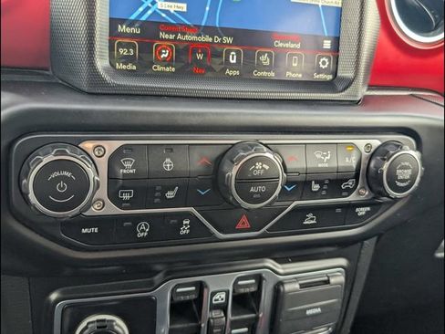 Used 2022 Jeep Wrangler Unlimited Rubicon w/ Cold Weather Group AWD/4WD image 14
