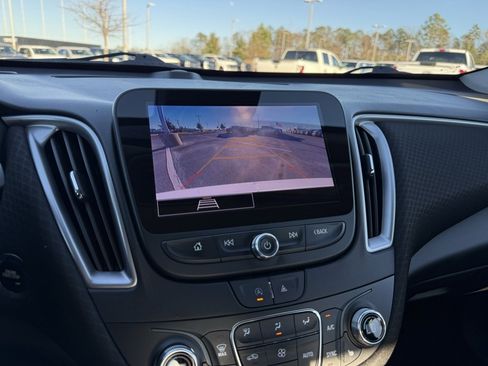 Used 2024 Chevrolet Malibu LT image 17