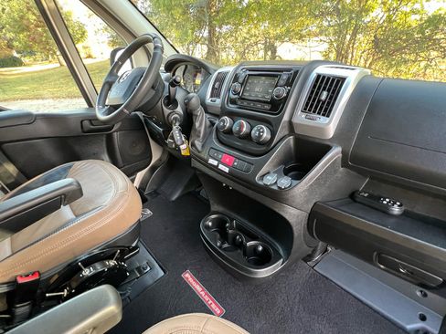 Used 2017 RAM ProMaster 2500 w/ Premium Appearance Group image 33