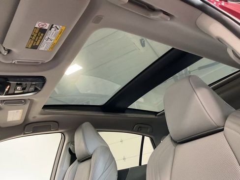 Used 2023 Toyota Venza Limited image 18