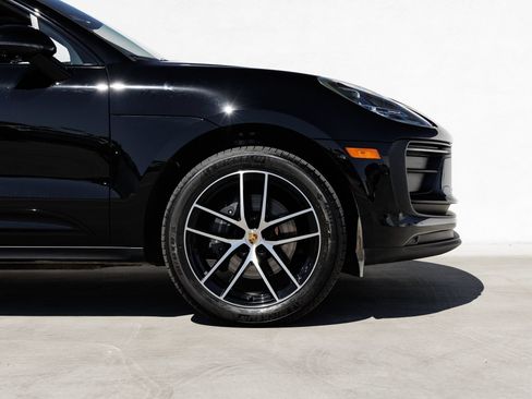 Certified 2026 Porsche Macan AWD/4WD image 11