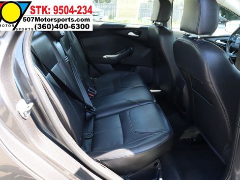 Used 2015 Ford Focus SE w/ Equipment Group 201A FWD image 16