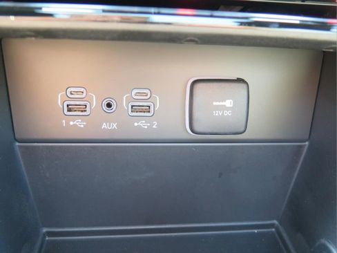 Used 2024 Jeep Grand Cherokee Limited image 13