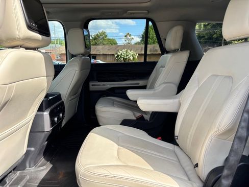 Used 2019 Ford Expedition Platinum RWD image 21