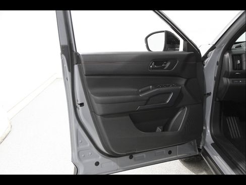 Used 2024 Nissan Pathfinder Rock Creek AWD/4WD image 4
