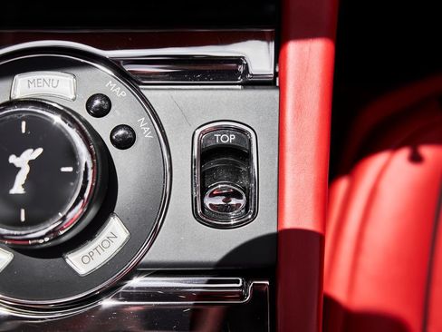 Used 2018 Rolls-Royce Dawn RWD image 64