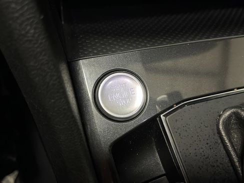 Used 2018 Volkswagen Tiguan SEL image 23