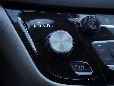 Used 2023 Chrysler Voyager LX image 20