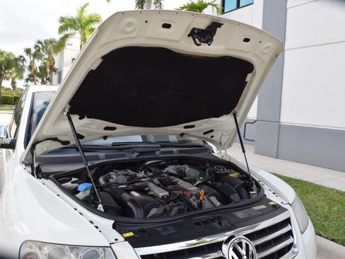 Used 2006 Volkswagen Touareg V10 TDI AWD/4WD image 89