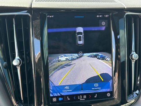 Used 2022 Volvo XC60 T8 R-Design w/ Advanced Package image 28