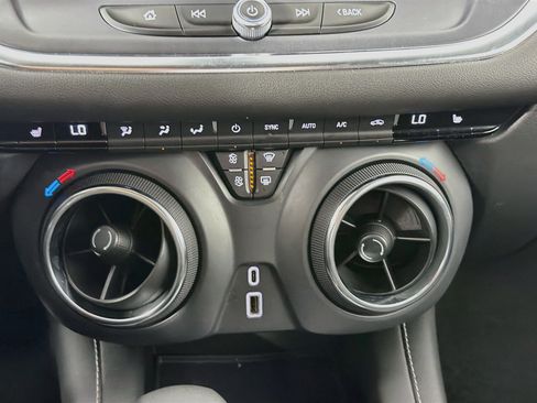 Used 2025 Chevrolet Blazer LT FWD image 23