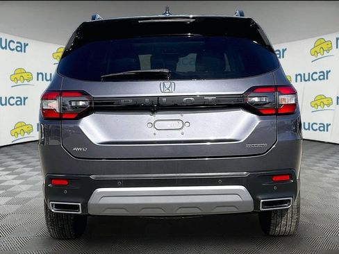 Used 2023 Honda Pilot Touring image 5
