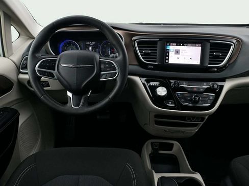 Used 2022 Chrysler Voyager LX FWD image 22