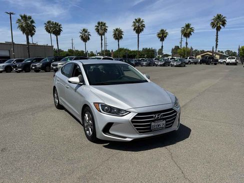 Used 2018 Hyundai Elantra SEL image 3
