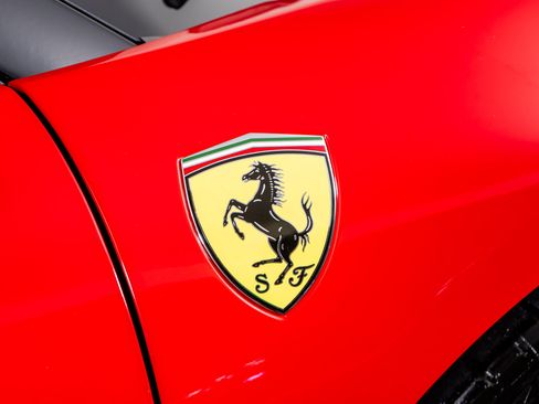 Used 2022 Ferrari F8 Tributo image 9