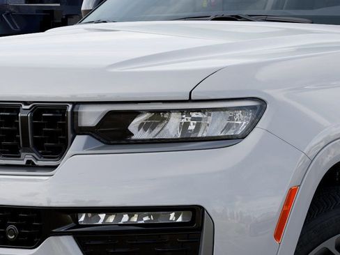 New 2026 Jeep Grand Cherokee Summit image 10