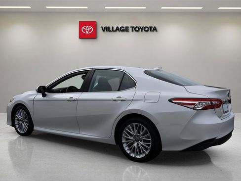 Certified 2020 Toyota Camry XLE image 3