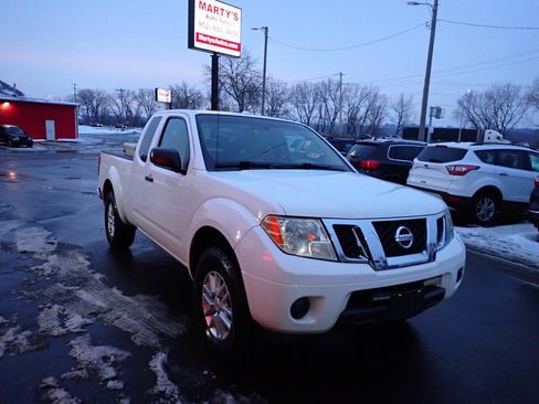 Used 2014 Nissan Frontier SV image 1
