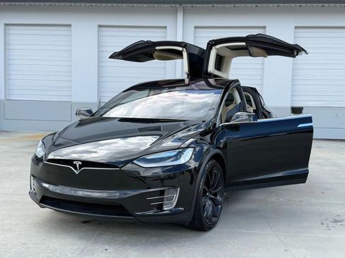 Used 2016 Tesla Model X 75D image 1