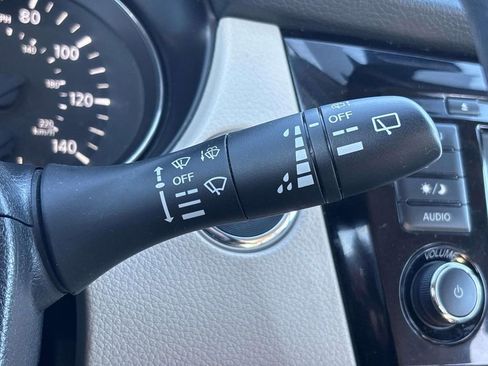 Used 2020 Nissan Rogue Sport SV image 25