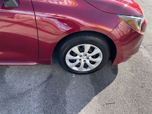 Used 2022 Toyota Corolla LE image 11