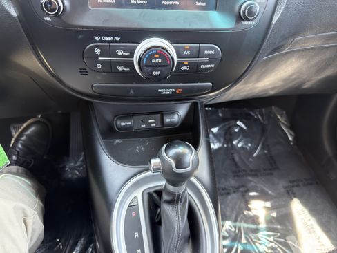 Used 2019 Kia Soul + FWD image 29