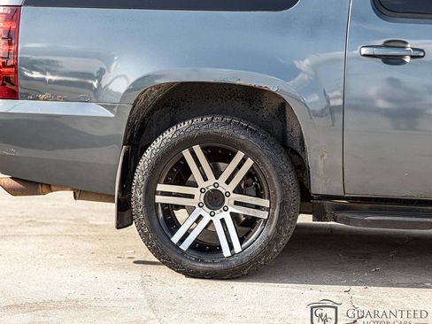 Used 2008 Chevrolet Suburban LT w/ LT Preferred Equipment Group AWD/4WD image 8