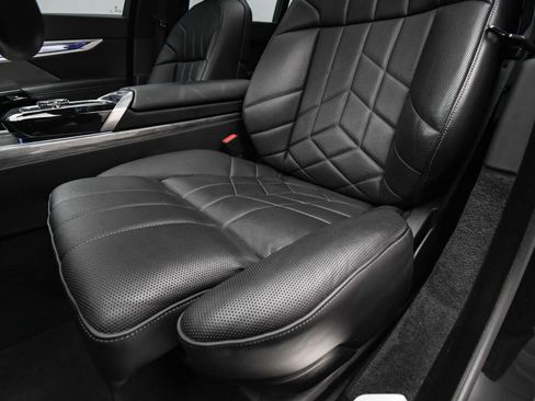 Used 2024 BMW 760i xDrive 760i xDrive image 51