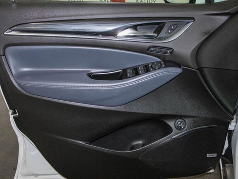 Used 2024 Buick Enclave Premium image 11