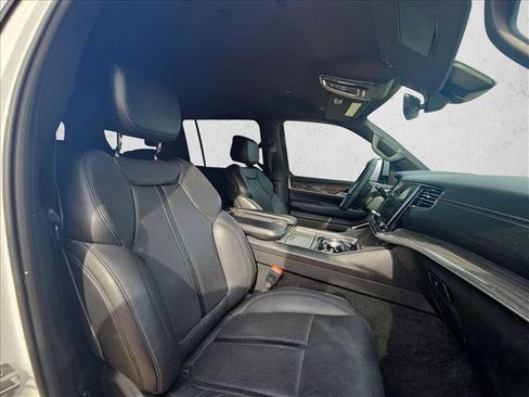 Used 2022 Jeep Wagoneer Series III w/ Flexible Seating Group image 17