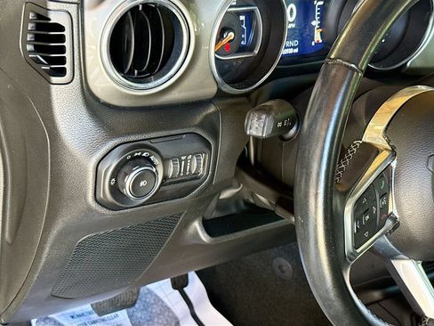 Used 2022 Jeep Wrangler Unlimited Sahara AWD/4WD image 11