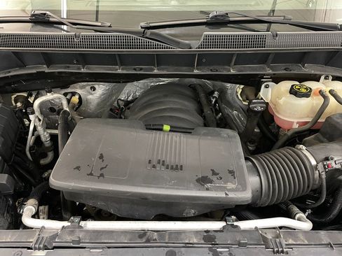 Used 2019 Chevrolet Silverado 1500 Custom w/ Custom Convenience Package AWD/4WD image 40