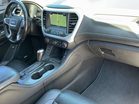 Used 2019 GMC Acadia SLT w/ LPO, Black Accent Package FWD image 19