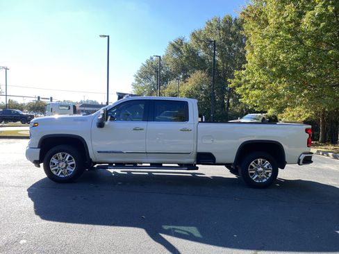 Used 2024 Chevrolet Silverado 2500 High Country w/ High Country Premium Package image 6