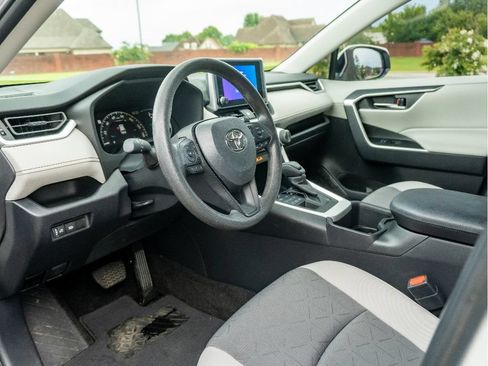 Used 2024 Toyota RAV4 XLE AWD/4WD image 10