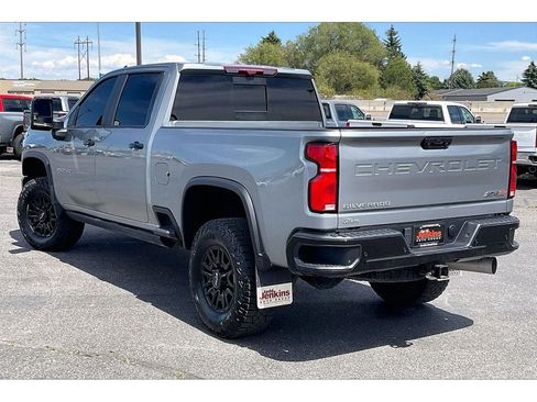 Used 2024 Chevrolet Silverado 2500 ZR2 w/ Technology Package AWD/4WD image 13