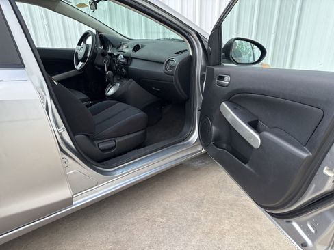 Used 2011 MAZDA MAZDA2 Touring FWD image 16