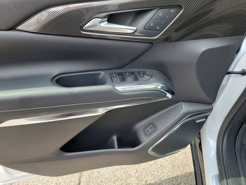 Used 2025 Chevrolet Traverse High Country w/ LPO, Floor Liner Package AWD/4WD image 17